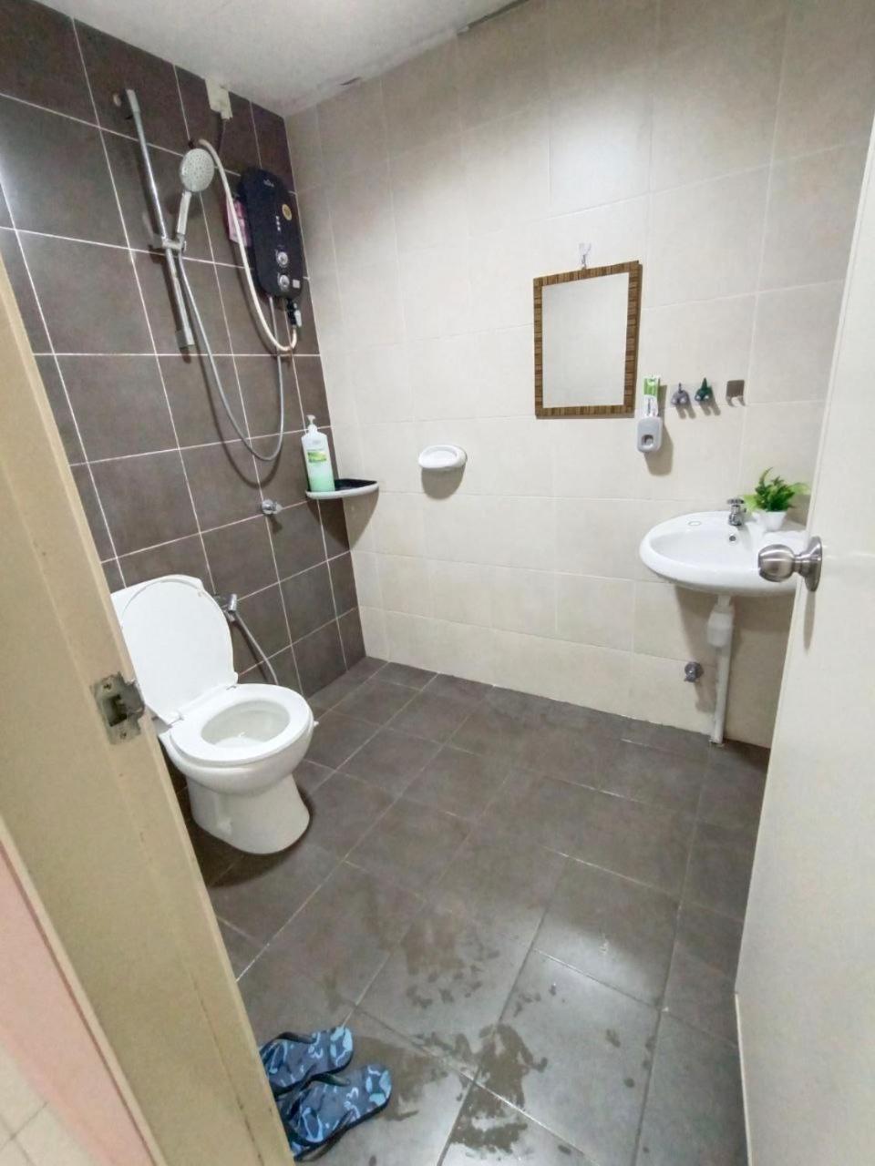 Nena Homestay Setia Alam, Air Conditioned, High Speed Internet Shah Alam Exterior photo